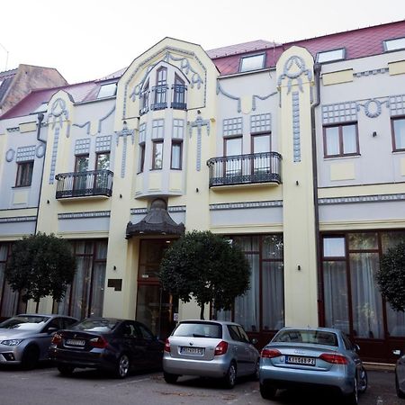Senta Hotel Royal מראה חיצוני תמונה