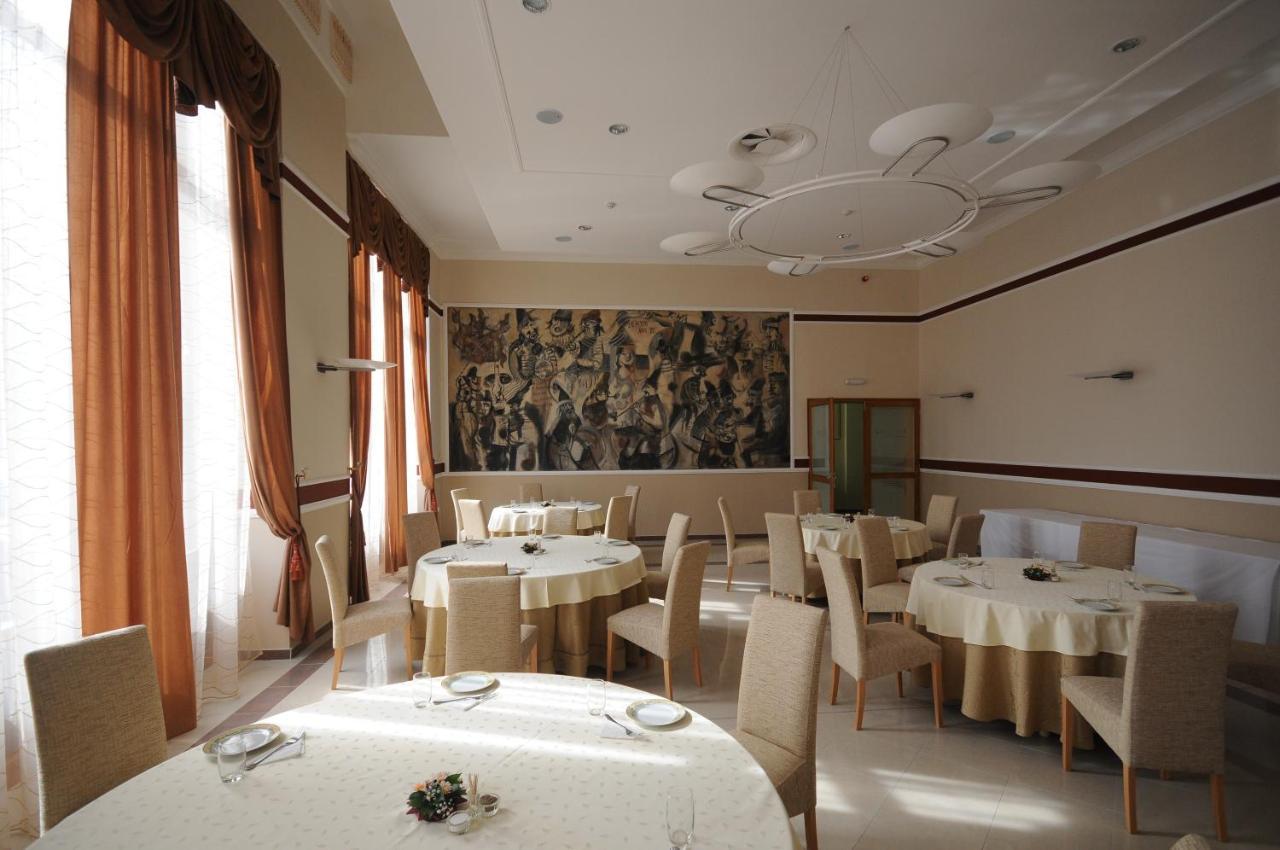 Senta Hotel Royal מראה חיצוני תמונה